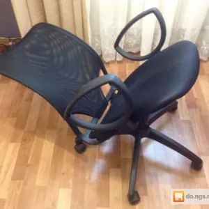 Куплю сломанные офисные кресла.