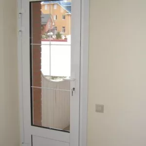 Пластиковые и алюминиевые двери и входные группы. Акция. Низкие цены