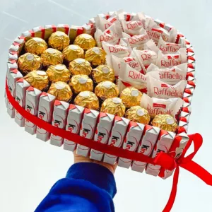 Сердце из конфет отличный подарок на 14 февраля