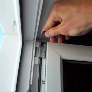 Регулировка створки окна или двери