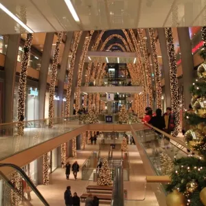 Оформления новогоднее торгового центра. Ташкент