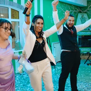 Ведущая и музыка на свадьбу