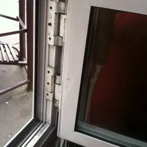 Замена веревки (шнура) в ролете Киев, установка петель в двери, ремонт окон, дверей, ролет в Киеве