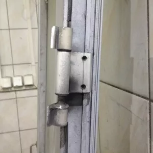 Замена петель в металлопластиковых дверях Киев, замена петель S94 Киев, ремонт петель Киев