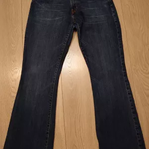 Продам мужские джинсы Levis 529 Bootcut W32 / L30