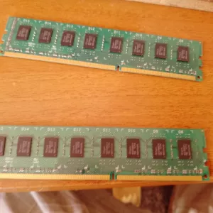 Модули памяти DDR3 по 4 Гб