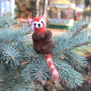Красная Панда брошь игрушка валяная из шерсти ручной работы интерьерная подарок іграшка прикраса україна брошка валяна з шерсті