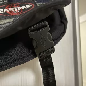 Сумка мессенджер eastpak