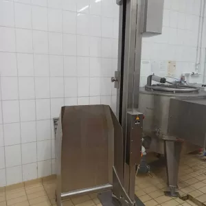 Подъемники-опрокидыватели для чан-тележек (чебурашек)