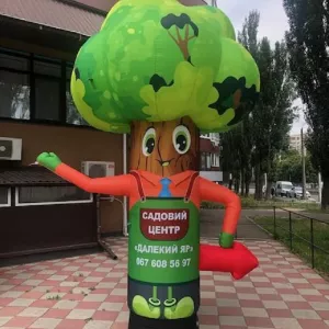 Человек на дороге реклама