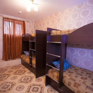 Хостел с рабочим столиком и прочими удобствами для командированных