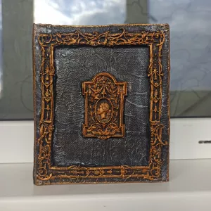 Книга-тайник