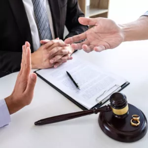 Юридические услуги: помощь юриста, адвоката во Владивостоке