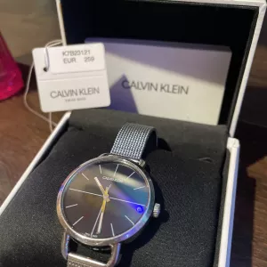 Продаю женские часы,Calvin Clein
