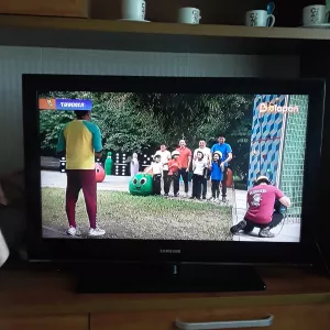 Продаем телевизор SAMSYNG. Диагональ 95 см. В отличном состоянии. В эксплуатации 4 месяца. Сборка Россия.