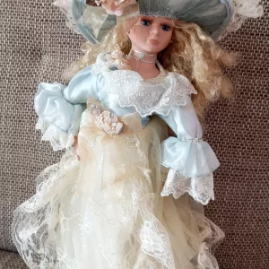 Кукла фарфоровая, Винтаж