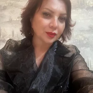 Гюльнара — опытный преподаватель с сорокалетним стажем, предлагает онлайн уроки азербайджанского, турецкого и русского языков в Start Language School by Tymur Levitin.