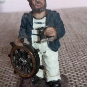 Фигурка моряка