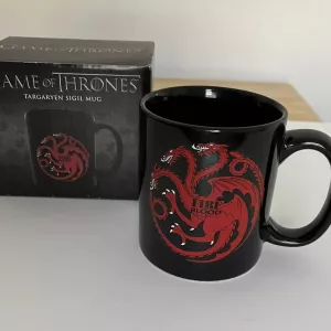Кружка Дайнерис: Кофейная магия под пламенем дракона