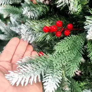 Ёлка с ягодами и шишками , фото оригинал. Доставка со склада