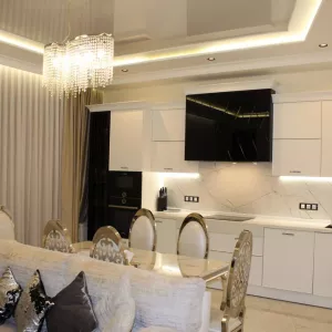 Продам трехкомнатную квартиру с дизайнерским ремонтом в центре Одессы