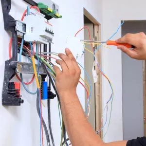 Электрик в Нефтекамске, услуги электрика, электромонтаж