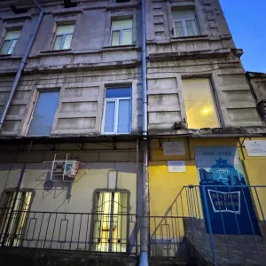 Продам трехкомнатную квартиру с ремонтом в центре