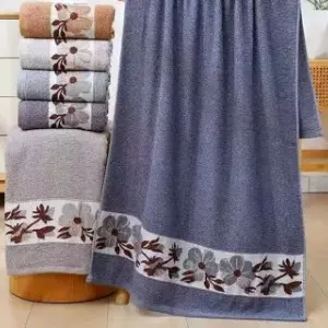 Рушники та пледи в асортименті