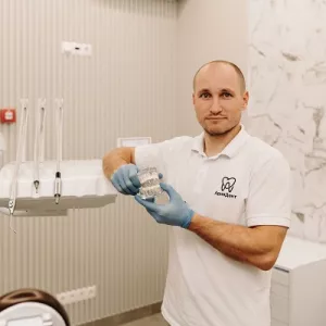 Где установить импланты или вылечить зубы?