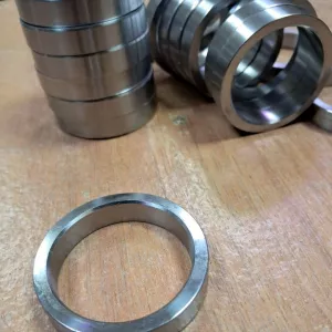 Седло выпускное (малое) ЗИЛ -130 130-1007080 Р1 из высокопрочного чугуна, сертифицировано