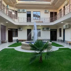 Продаётся здания   земли 6 соток с мебелью и техникой