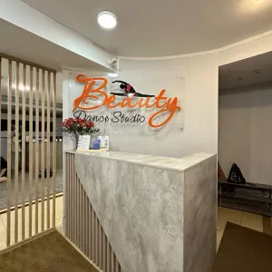 Продается коммерческое помещение на цокольном этаже 270 кв метров в центе города.