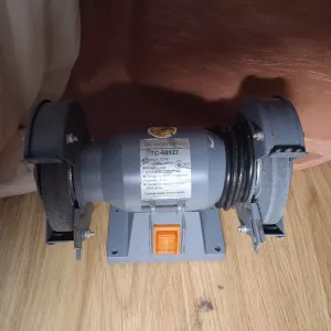 Продам бытовой точильный станок.