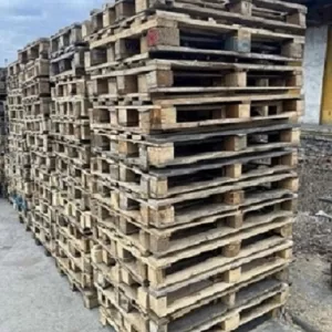 Торгівля вживаними піддонами в Дніпрі.