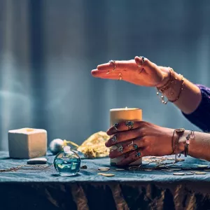 Услуги ясновидящей онлайн. Гадалка онлайн.