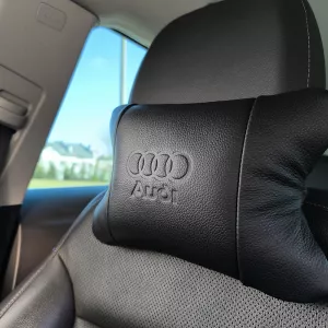 Набор кожаных подушек Audi + брелок в подарок, подушки на подголовник в авто