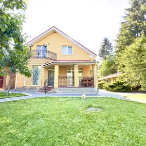 Продаж будинку в класичному стилі