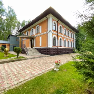 Продается особняк Капалиани, утопающий в зелени с выходом на берег реки Пажа.