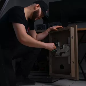 Вскрытие замков, авто, сейфов. Ремонт, замена и установка замков