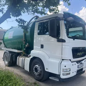 Профессиональная очистка выгребных ям. Илосос