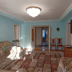 Посуточно или помесячно сдам 4-комнатную квартиру в Киеве.