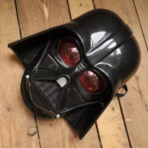 Маска Дарта Вейдера из «Звёздных войн»