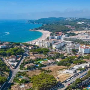 ЗЕМЕЛЬНЫЙ УЧАСТОК С ВИДОМ НА МОРЕ — КОСТА БРАВА, ИСПАНИЯ .