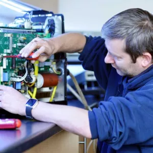 Вакансия: Мастер по ремонту электроники