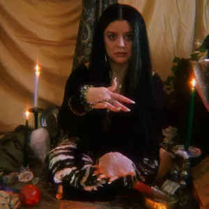 Гадалка в Берлине Профессиональные магические услуги Мольфарка Чернокнижница Эванора Родовые Привороты