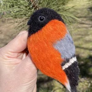 Брош снегірь валяна з шерсті прикраса птица войлочна іграшка хендмєйд сувенір подарунок