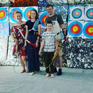 Сімейний відпочинок у Києві — стрільба з лука для дітей і дорослих