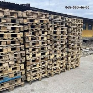 Підприємство продає вживані дерев'яні піддони в Дніпрі.