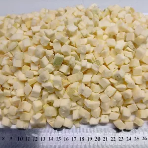 Реалізація замороженого яблука (кубик 10×10 мм) оптом